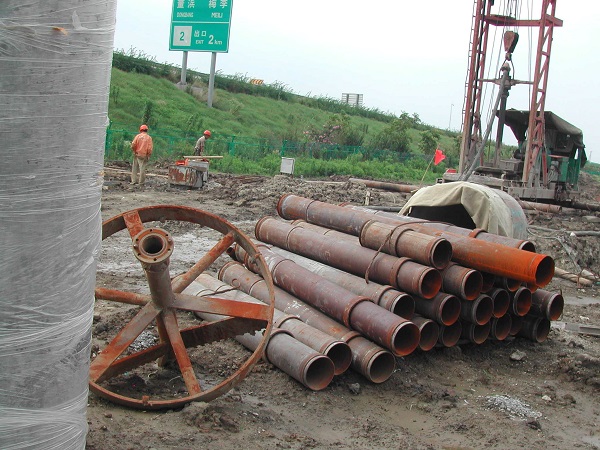Crawler type GPS pile boring machine