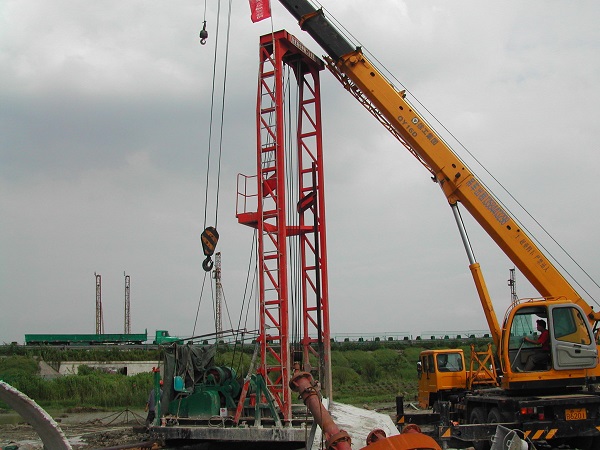 Crawler type GPS pile boring machine