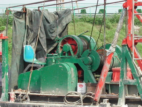 Crawler type GPS pile boring machine
